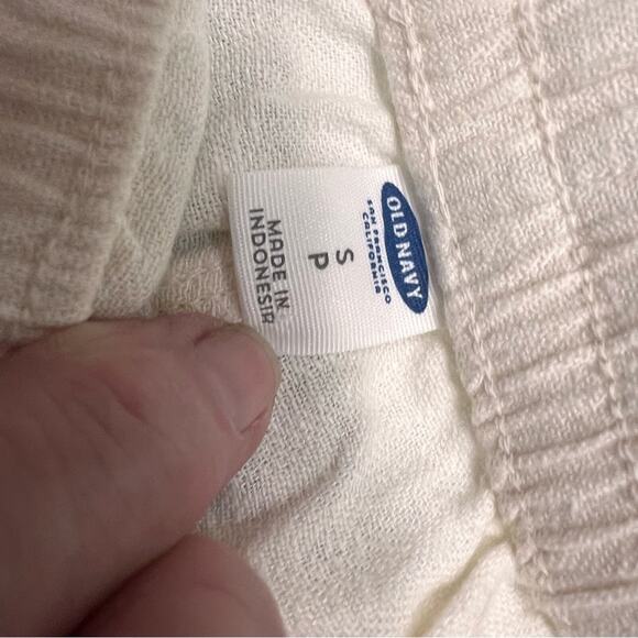 Old navy ivory cuffed drawstring waist shorts size small - Picture 5 of 5